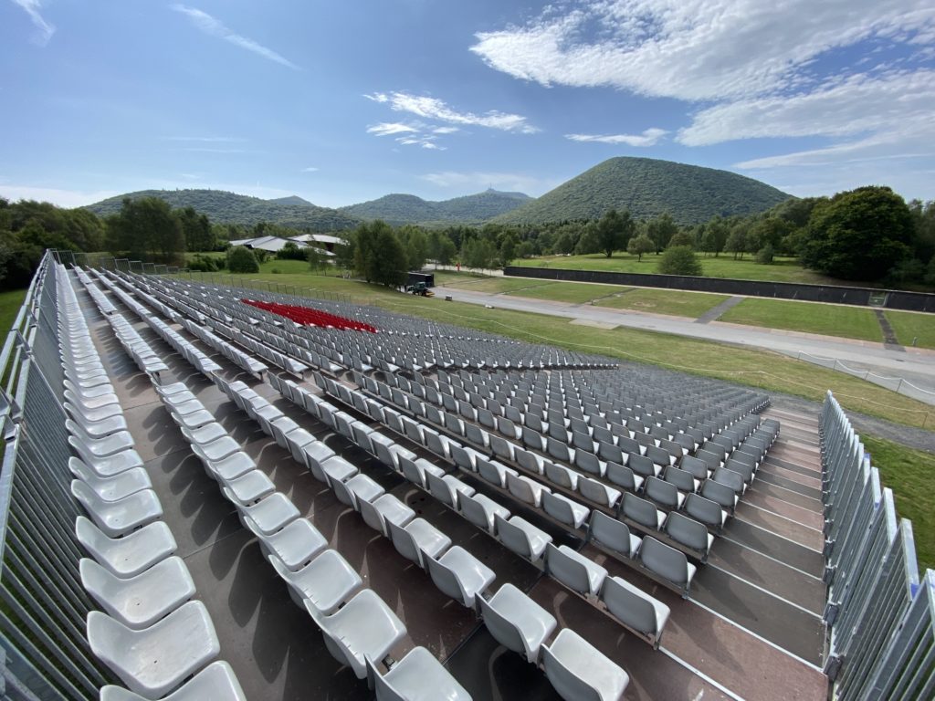 Soirées de l'Eté Vulcania 2024 et sa tribune de location pour spectacle temporaire en plein air